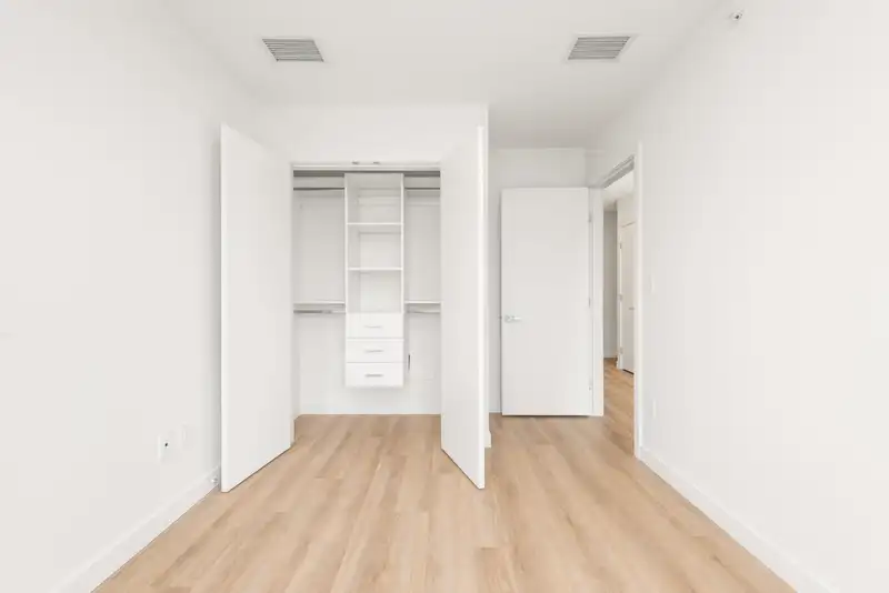 415 9675 KING GEORGE BOULEVARD - photo 4 of 37
