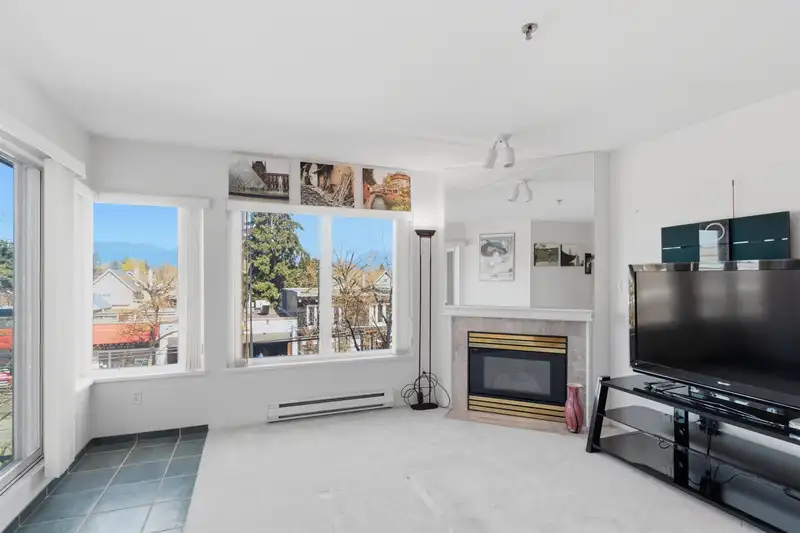 211 3250 W BROADWAY - photo 4 of 39