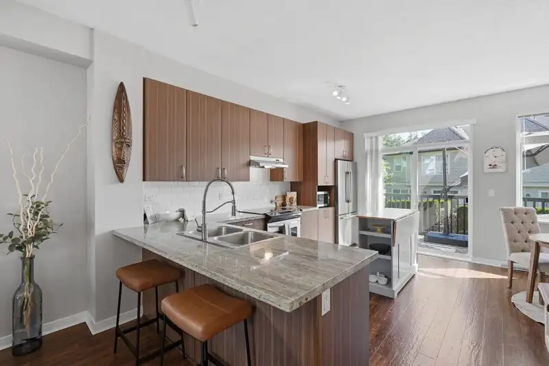 76 10415 DELSOM CRESCENT - photo 4 of 40