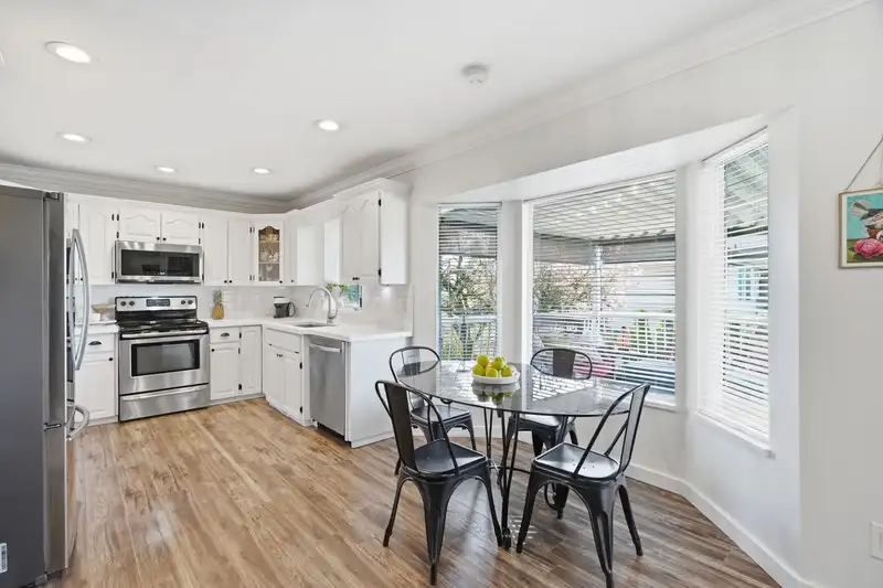 18816 121B AVENUE - photo 2 of 35