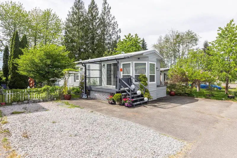 4 23387 70A AVENUE - photo 4 of 39