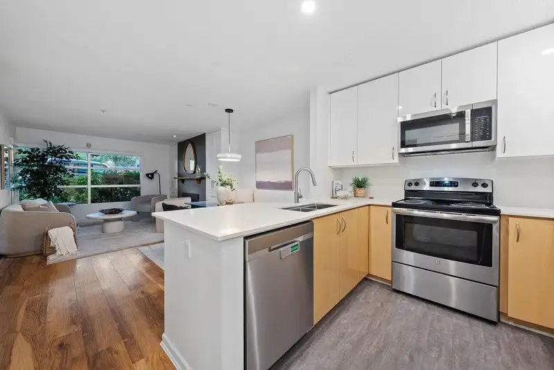 104 3023 W 4TH AVENUE - photo 3 of 40