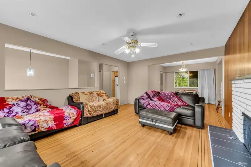 12521 GROVE CRESCENT - photo 2 of 23