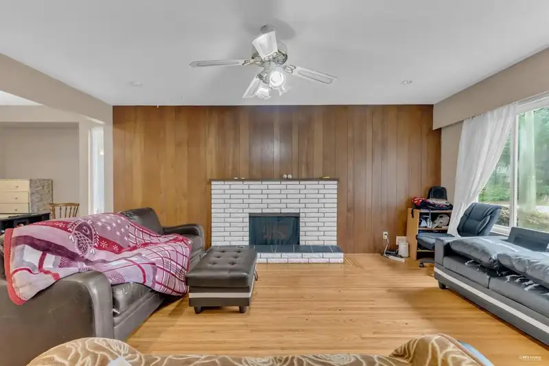 12521 GROVE CRESCENT - photo 3 of 23