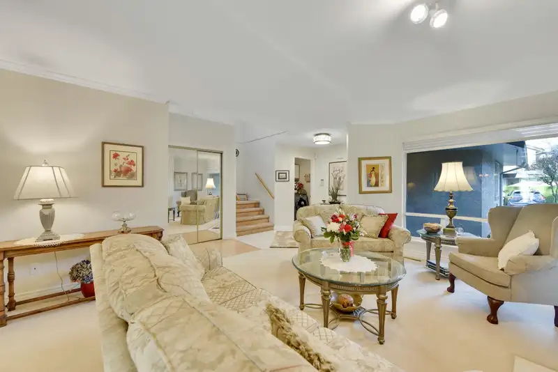 111 15988 83 AVENUE - photo 4 of 34