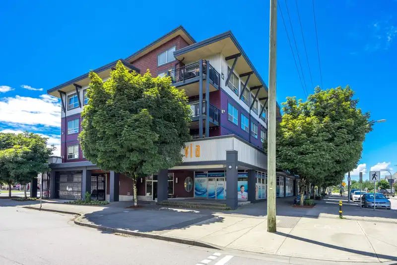 308 288 HAMPTON STREET - photo 1 of 29