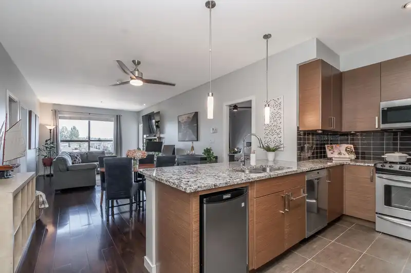 308 288 HAMPTON STREET - photo 3 of 29