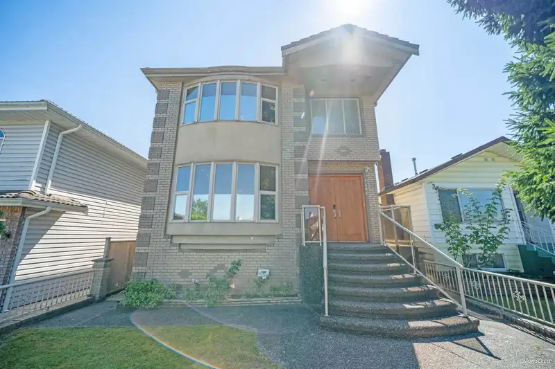 4486 TRIUMPH STREET - photo 2 of 40