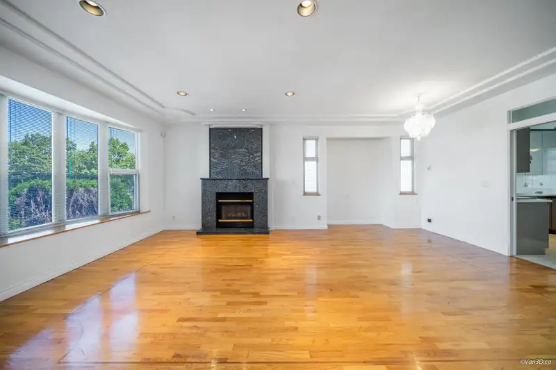 4486 TRIUMPH STREET - photo 3 of 40