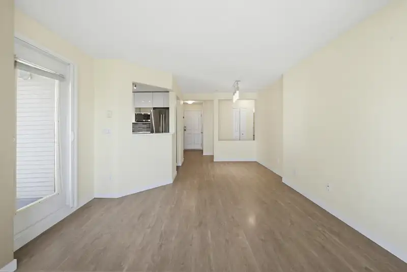 303 10186 155 STREET - photo 3 of 30