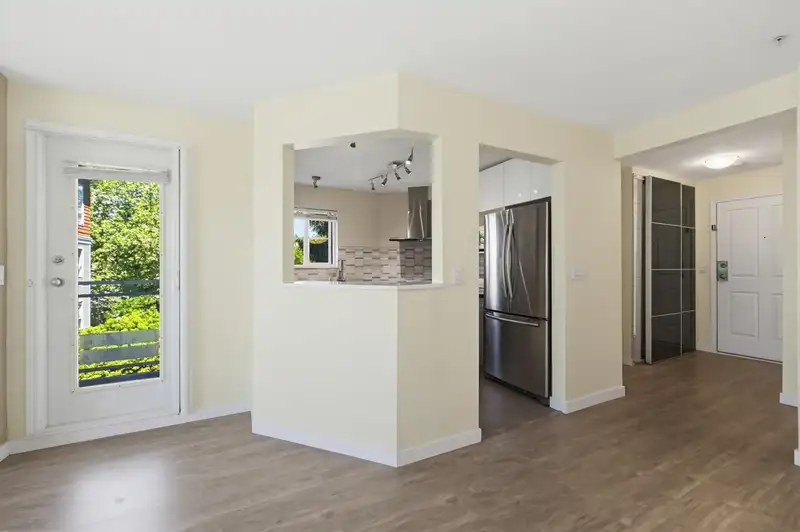 303 10186 155 STREET - photo 4 of 30