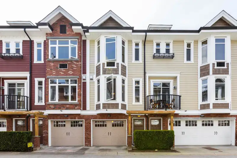 137 20738 84 AVENUE - photo 1 of 38