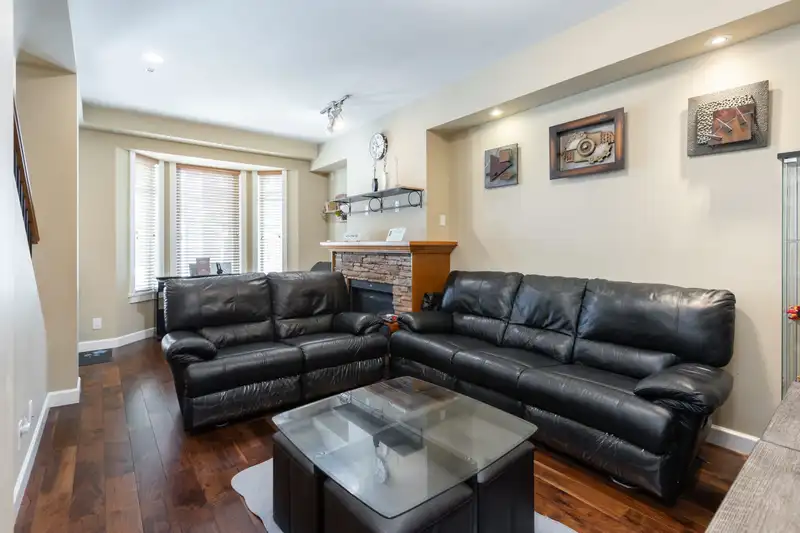 137 20738 84 AVENUE - photo 2 of 38