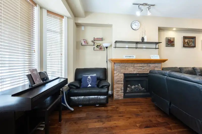 137 20738 84 AVENUE - photo 4 of 38