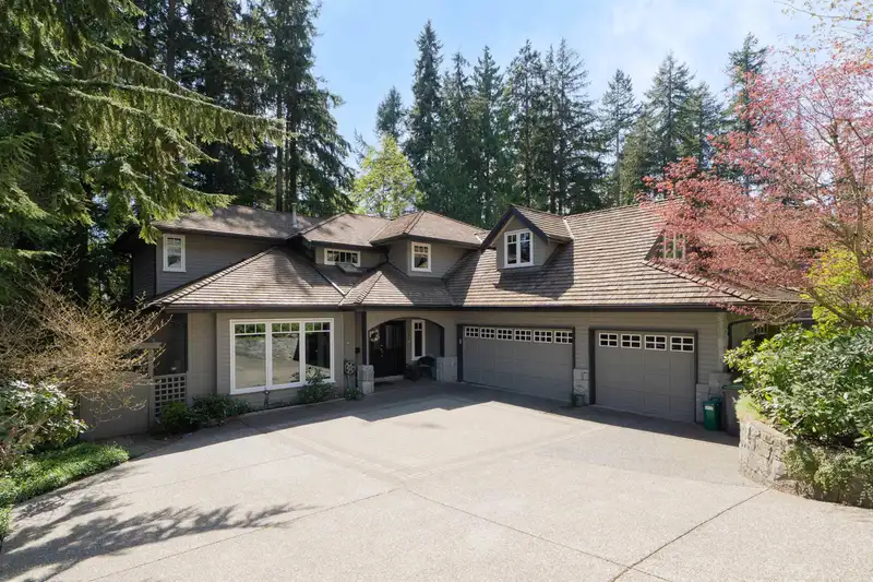 801 REGAL CRESCENT - photo 2 of 40