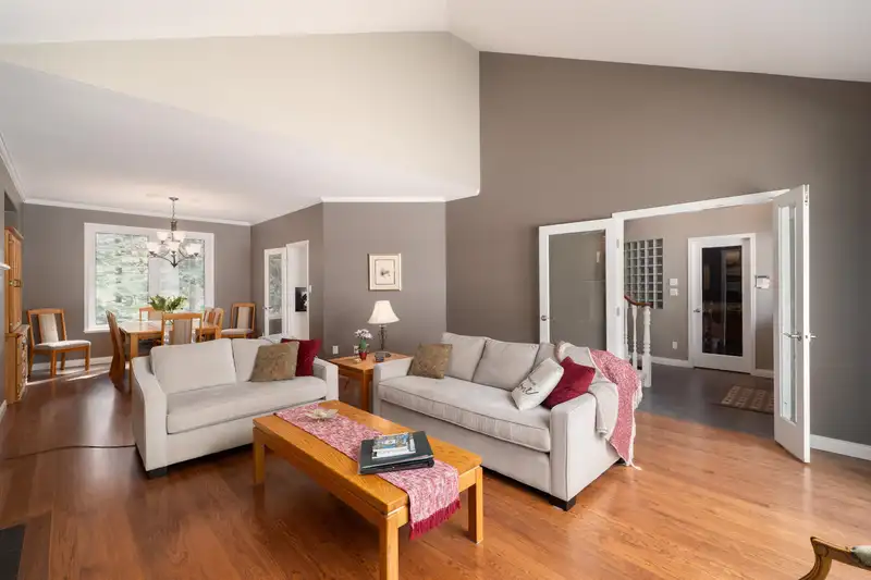 801 REGAL CRESCENT - photo 4 of 40
