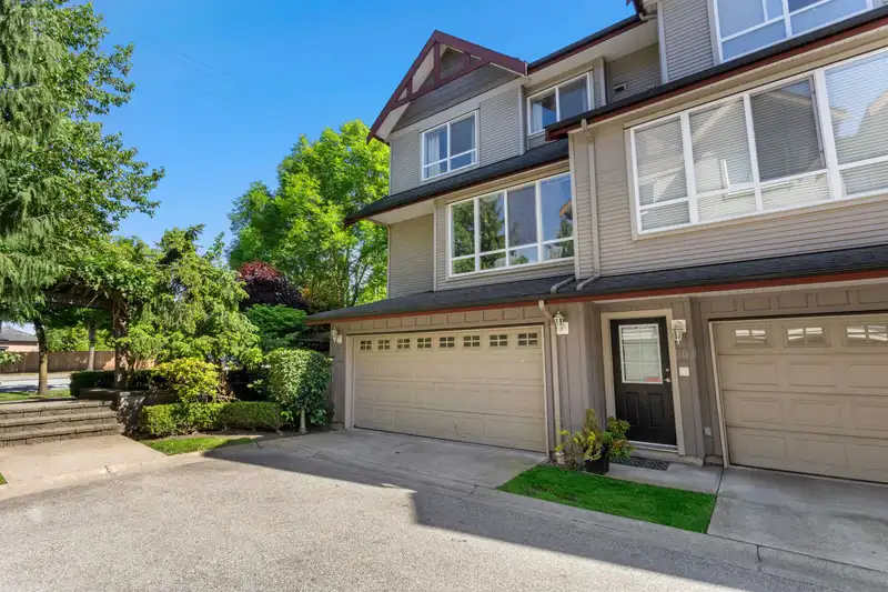 21 16772 61 AVENUE - photo 2 of 40