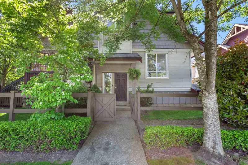 21 16772 61 AVENUE - photo 3 of 40