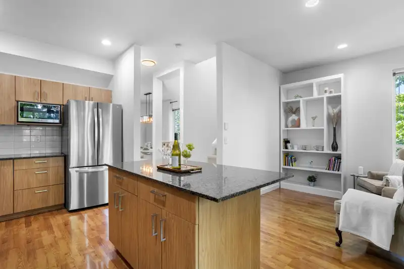 21 16772 61 AVENUE - photo 4 of 40
