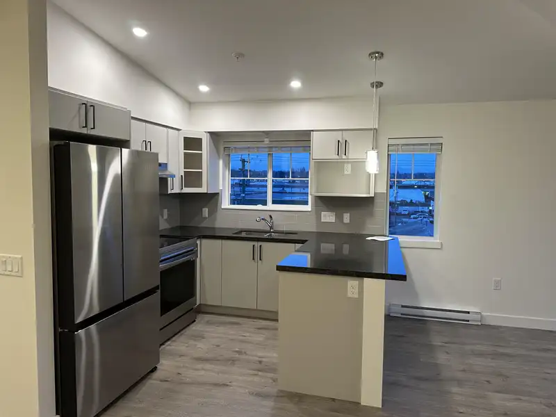 411 19730 56 AVENUE - photo 4 of 13