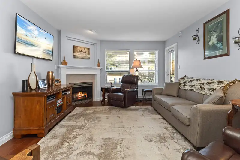 314 1576 MERKLIN STREET - photo 4 of 32
