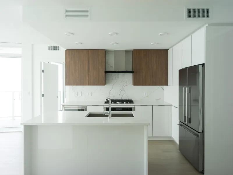 2402 7683 PARK CRESCENT - photo 1 of 13