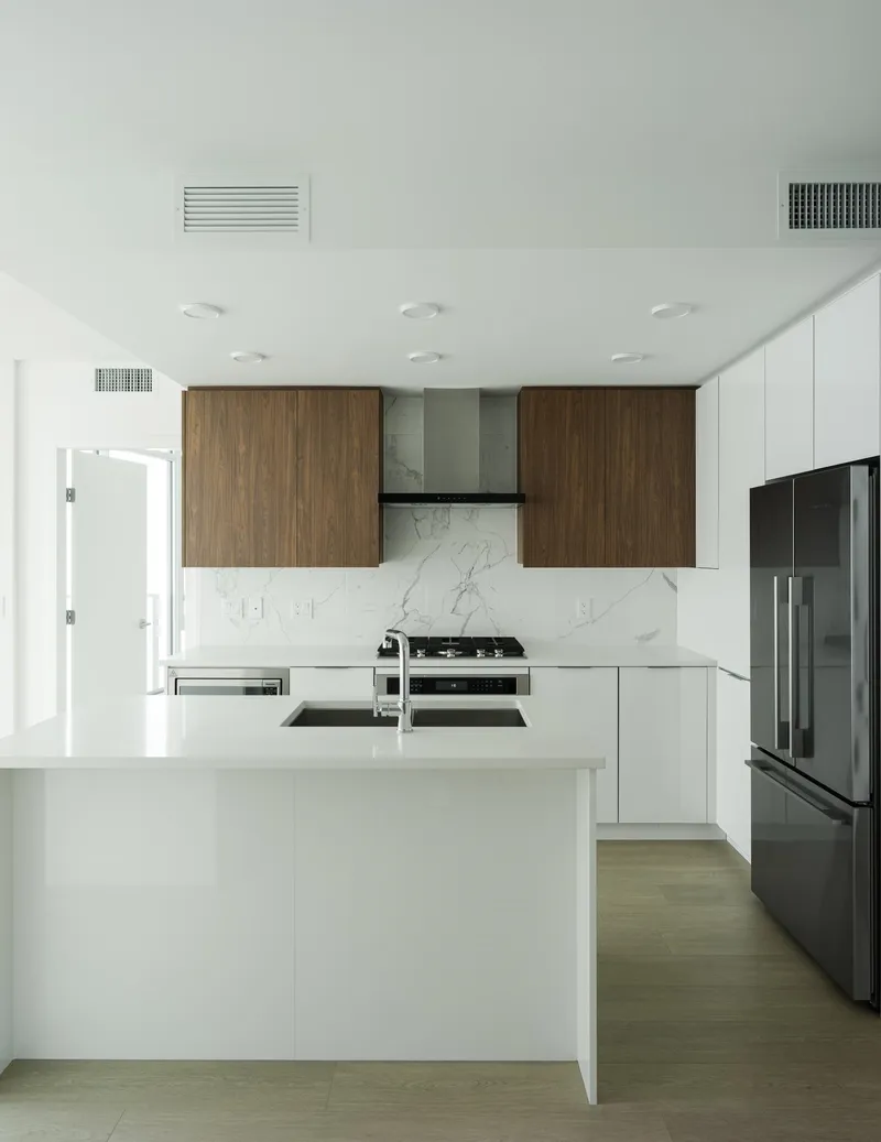 2402 7683 PARK CRESCENT - photo 2 of 13