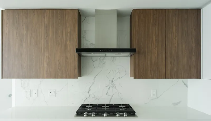 2402 7683 PARK CRESCENT - photo 3 of 13