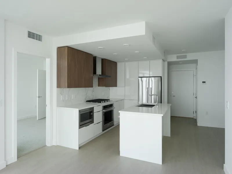 2402 7683 PARK CRESCENT - photo 4 of 13