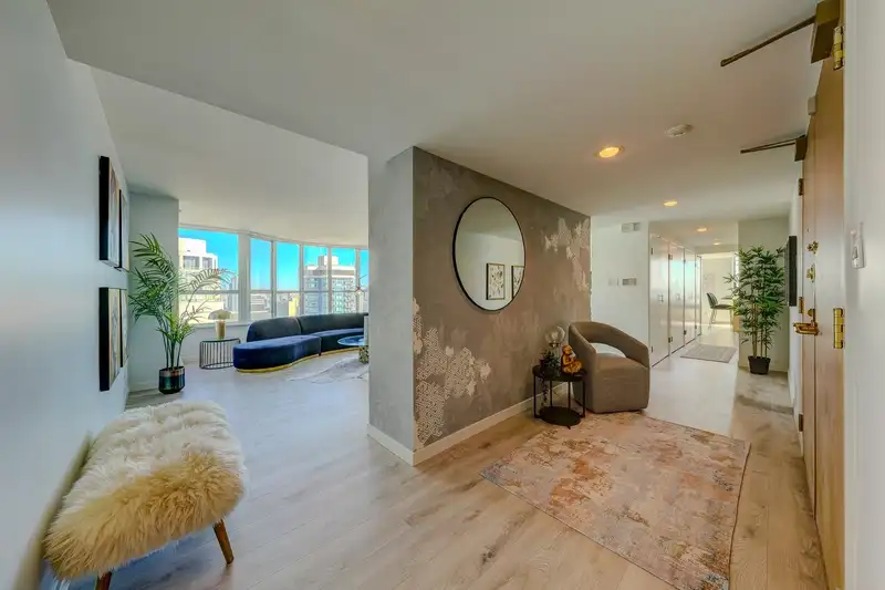 2802 717 JERVIS STREET - photo 3 of 39
