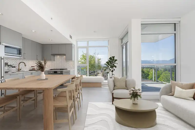 807 2435 KINGSWAY - photo 2 of 40