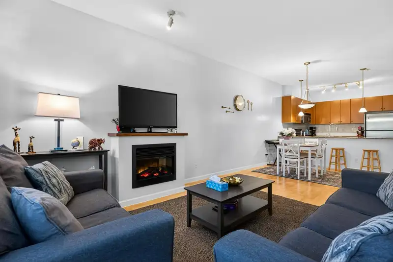 121 15385 101A AVENUE - photo 4 of 39