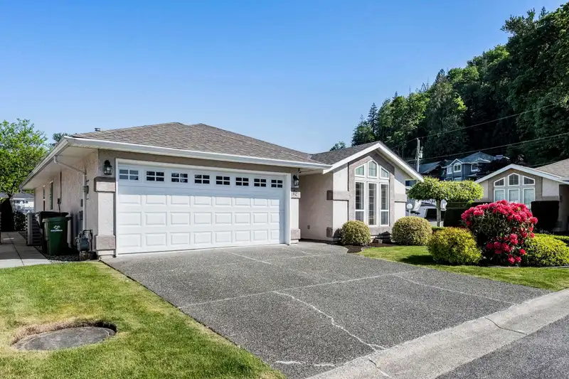 12 9921 QUARRY ROAD - photo 2 of 40