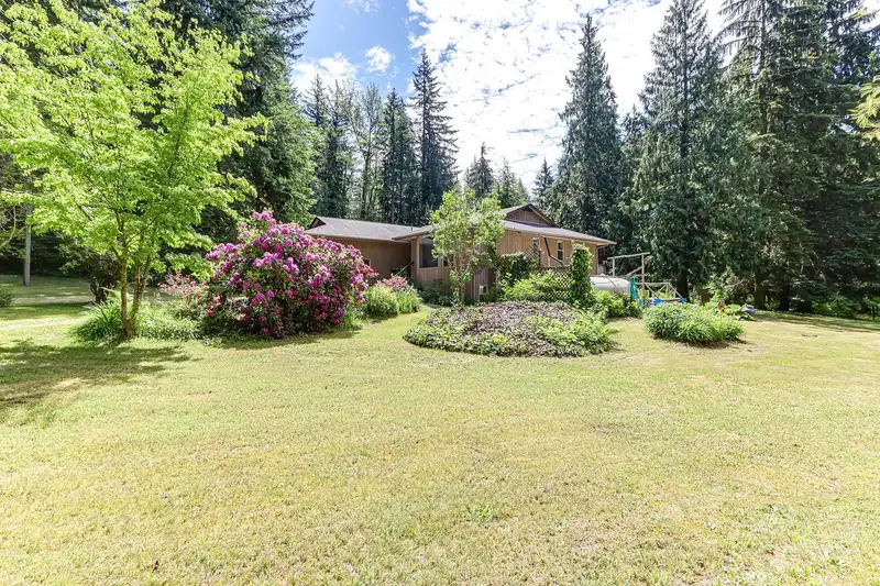 27870 110 AVENUE - photo 1 of 33