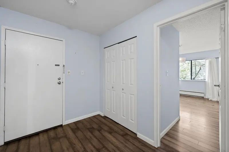 210 236 W 2ND STREET - photo 2 of 25