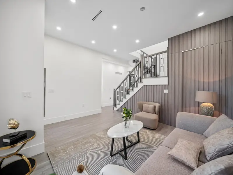 9885 HUCKLEBERRY DRIVE - photo 4 of 25