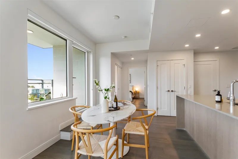 302 4908 CAMBIE STREET - photo 4 of 22