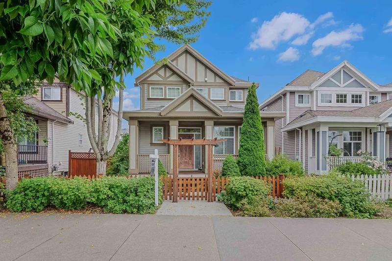 19913 72 AVENUE - photo 1 of 25