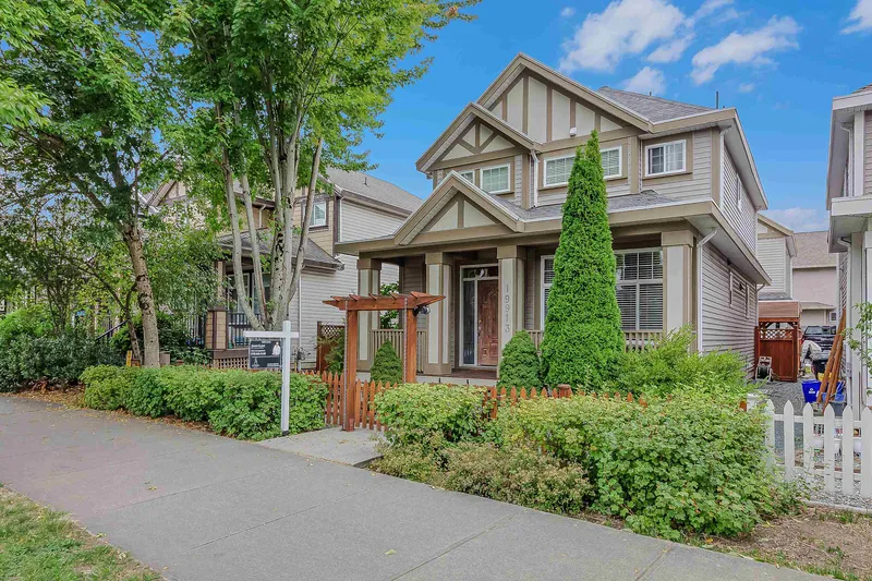 19913 72 AVENUE - photo 2 of 25