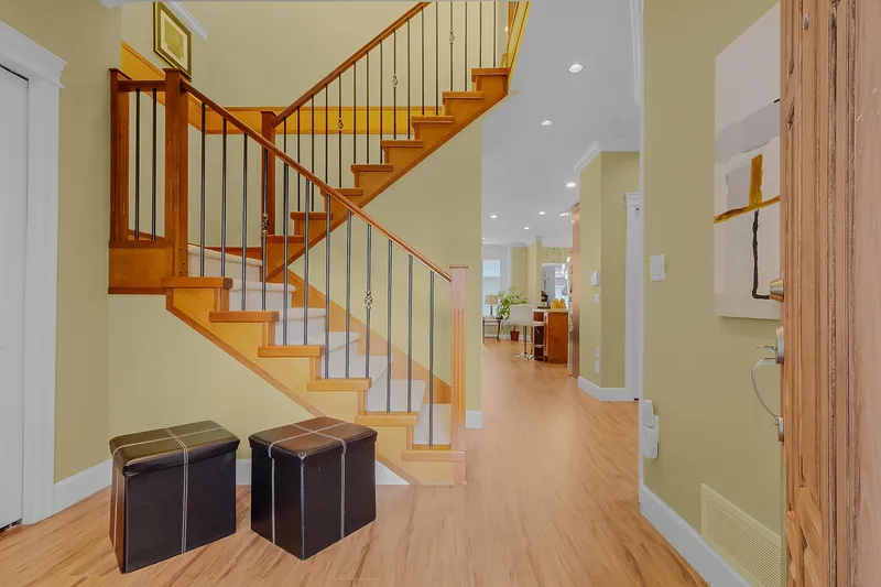 19913 72 AVENUE - photo 3 of 25