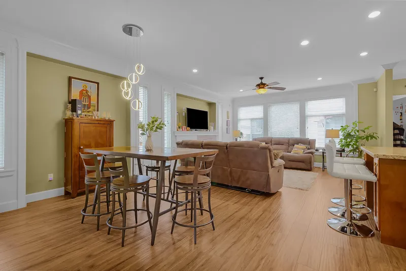 19913 72 AVENUE - photo 4 of 25