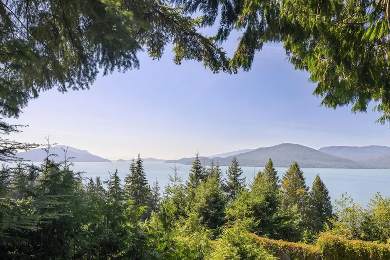 330 BAYVIEW ROAD - photo 1 of 25