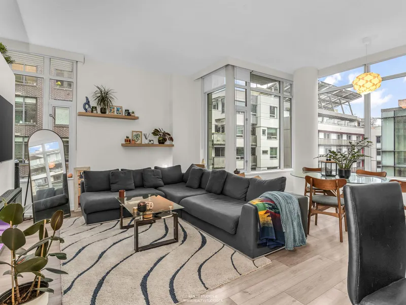 509 1633 ONTARIO STREET - photo 4 of 25