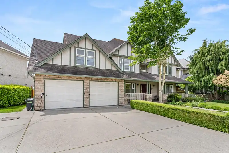 5287 CRESCENT DRIVE - photo 3 of 40