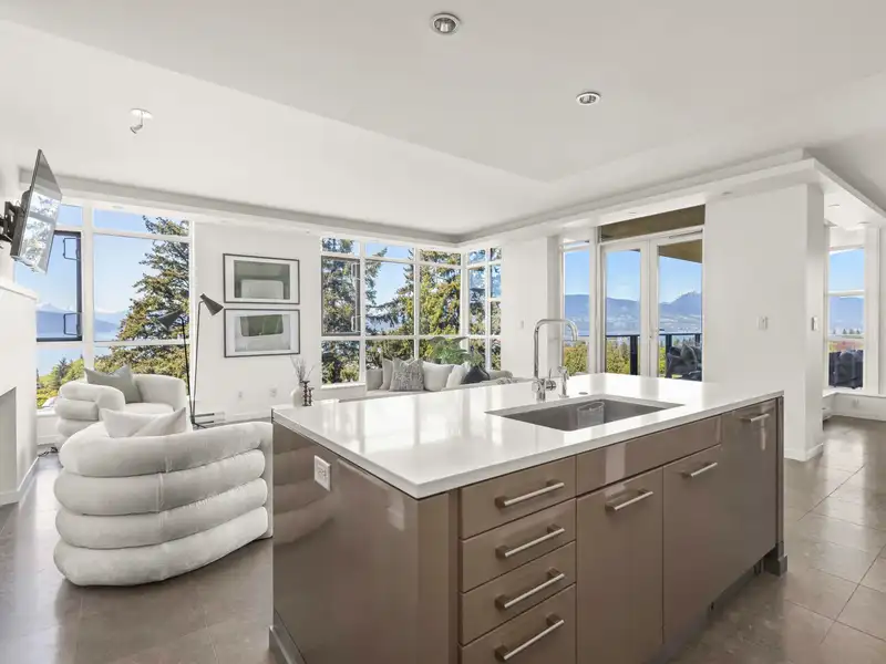 1001 5989 WALTER GAGE ROAD - photo 1 of 11