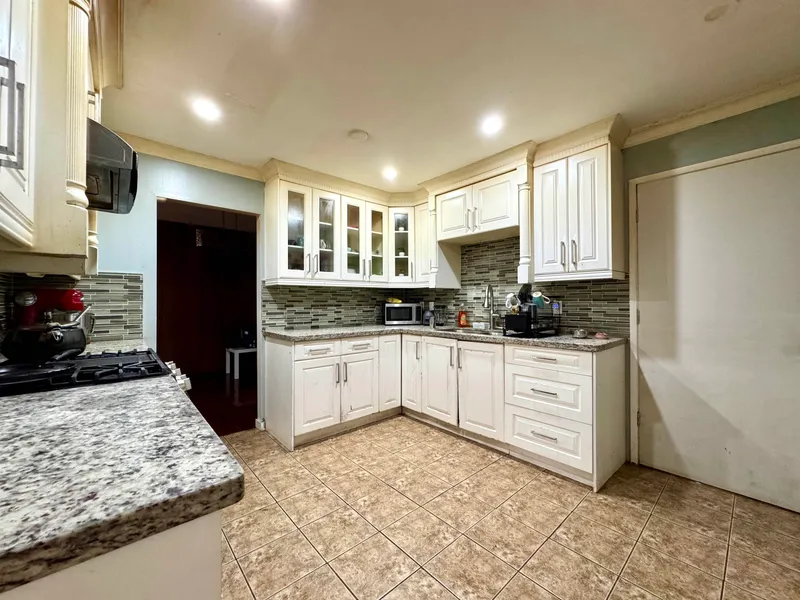 9525 125A STREET - photo 4 of 13