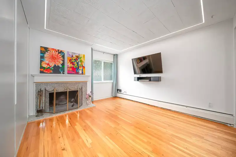 750 WESTVIEW CRESCENT - photo 2 of 14