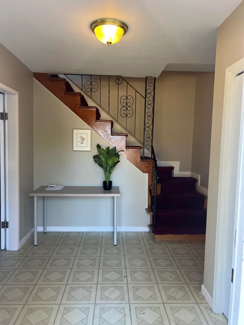 5185 N WHITWORTH CRESCENT - photo 2 of 14