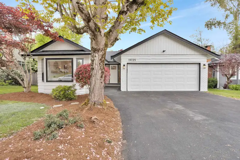 19725 50A AVENUE - photo 1 of 36
