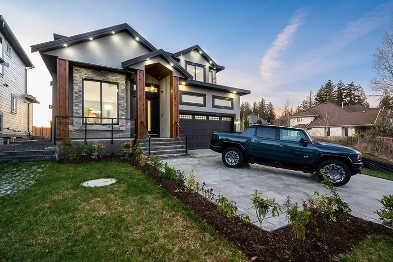 6187 164A STREET - photo 2 of 25